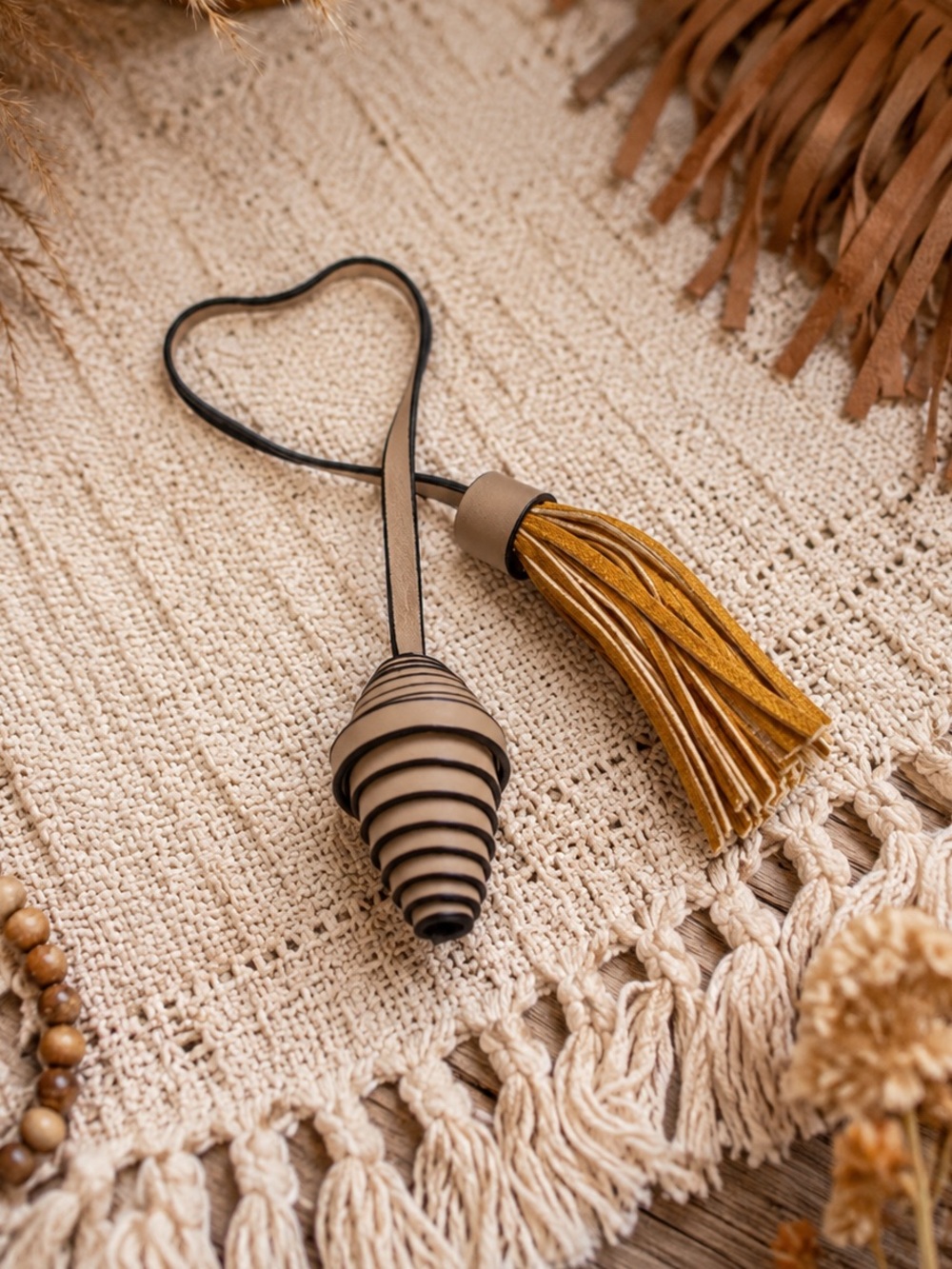 🌸 Beige and Gold Tassel Shoulder Bag Charm